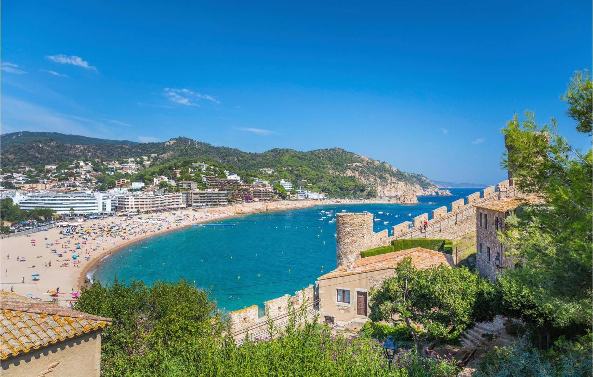 4 Bedroom Stunning Apartment In Tossa De Mar Exterior photo