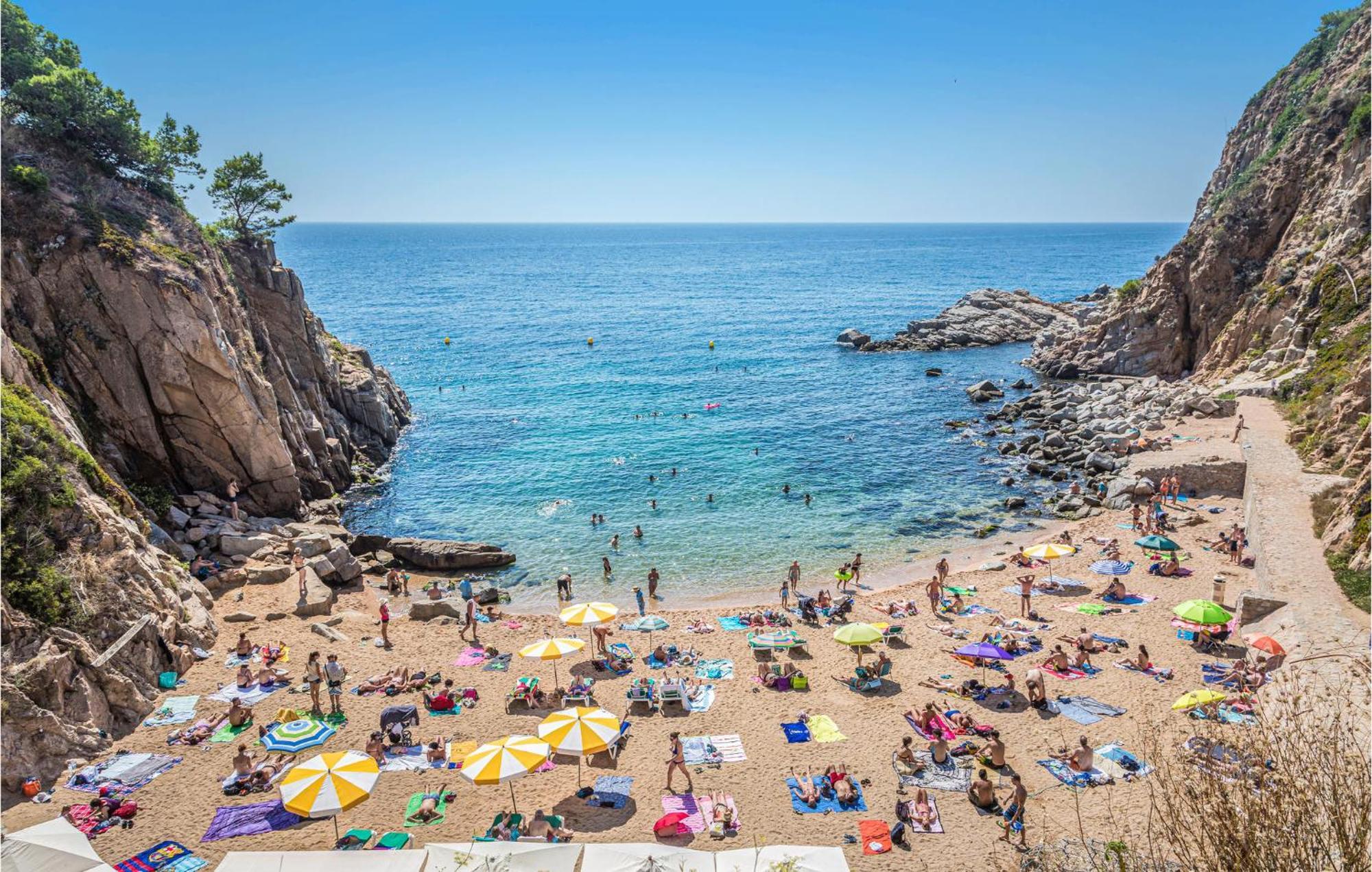 4 Bedroom Stunning Apartment In Tossa De Mar Exterior photo